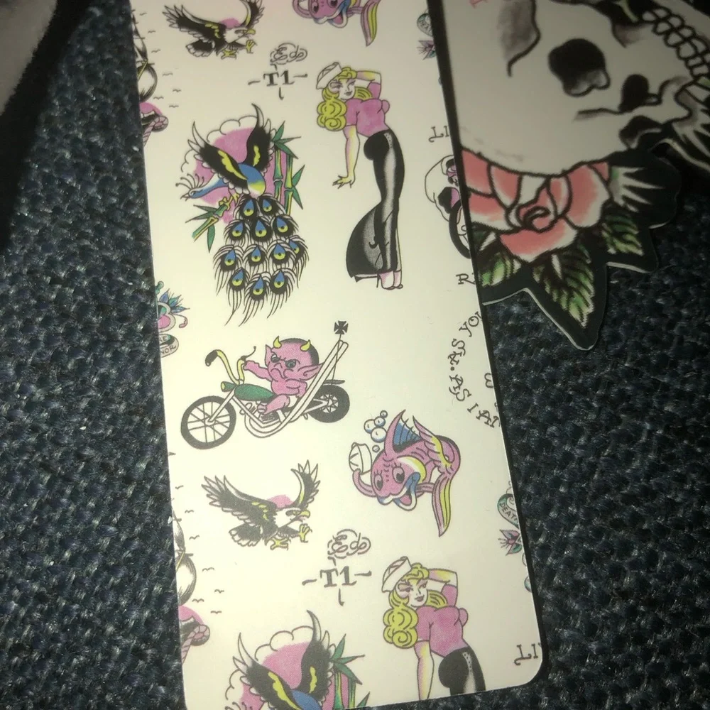 🖤 Ed Hardy Cotton Hand Towel Set - White with Black and Pink Accents